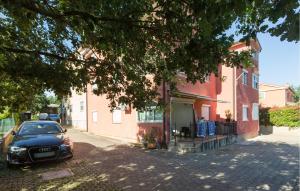 Beautiful Apartment In Karigador