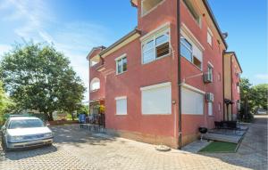 Beautiful Apartment In Karigador