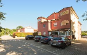 Beautiful Apartment In Karigador