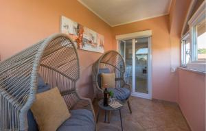 Beautiful Apartment In Karigador