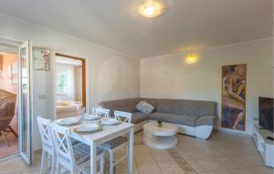 Cozy Apartment In Karigador With Kitchen 