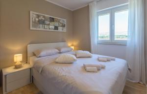 Cozy Apartment In Karigador With Kitchen 