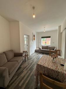 Shakespeare House 8 bedrooms 13 beds stay up to 16 people