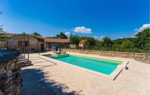 3 Bedroom Pet Friendly Home In Medvida