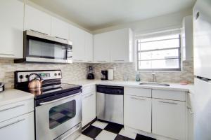 2B2B, Free Parking, South Beach, 1 Block 2 Beach
