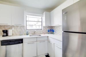 2B2B, Free Parking, South Beach, 1 Block 2 Beach