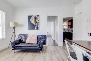 13th Street, 2 Bedroom by Deco 305- Walk to Beach