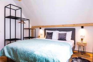 The Bear Chalet with Private Hot Tub