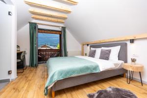 The Bear Chalet with Private Hot Tub