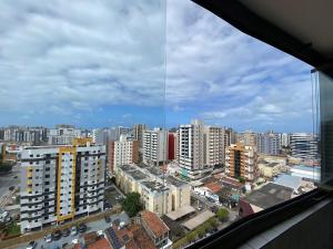 Luxor Double Aluguel por Temporada com Varanda Gourmet contendo churrasqueira e frigobar, Vista panorâmica da Ponta Verde! 2 quartos com split, 2 banheiros e uma banheira de hidromassagem na suíte do Apartamento!