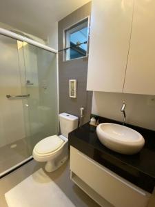 Luxor Double Aluguel por Temporada com Varanda Gourmet contendo churrasqueira e frigobar, Vista panorâmica da Ponta Verde! 2 quartos com split, 2 banheiros e uma banheira de hidromassagem na suíte do Apartamento!