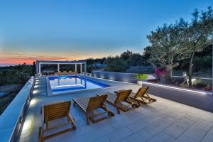 Family friendly house with a swimming pool Zecevo Rtic, Rogoznica - 10307 