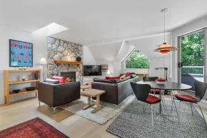 Gleneagle 9 | Stylish townhome in an excellent location near to Ski Hill and Lost Lake Park - Gold Bridge