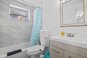 Balcony Beach View w2 Queen beds, Ocean Dr Beach