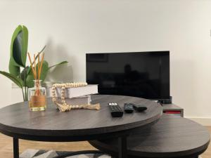 Cozy City Centre Apartment with Free Gym and Free Coffee