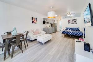 Beachy 1 br, w2 Queen Beds, On Ocean Drive Beach