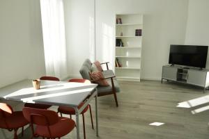 Appartements T3 climatise vue rade et Mont Faron, calme a la Corniche : photos des chambres
