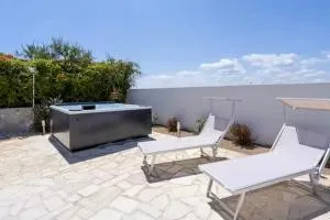 Seaside House - Exclusive Villa near the Beach with Jacuzzi - Ostuni - Ostuni Costa Merlata