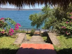 Villa La Giralda - Lakefront - Pool - View - Relaxation Haven - Píoxll