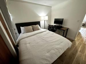 Cozy Centrally-located Condo in Honolulu - 30 day minimum stay