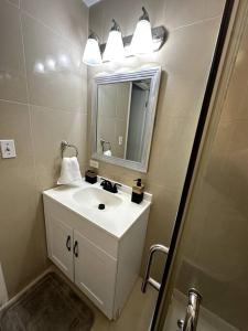 Cozy Centrally-located Condo in Honolulu - 30 day minimum stay