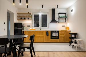 Lumos Residence - Free private parking