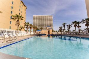 12th Floor 2 Bedroom Condo at Crystal Tower, 2 Outdoor Pools and Lazy River, Heated Indoor Pool, Direct Beach Access