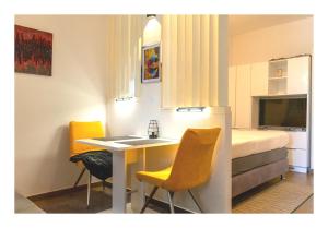 Studio apartment with pool