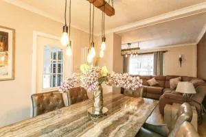 Cozy 3 Bedroom House near ARI and City Centre, AB16, WIFI, Parking, Netflix, Pet - Friendly - Peterculter