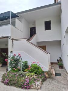 Apartments with parking space Supetarska Draga - Donja, Rab - 15999