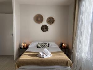 Grand studio calme avec balcon & parking gratuit