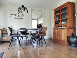 Perfect place for water lovers! Fireplace and Lakeview