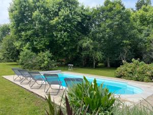 Maisons de vacances Gite familial renove avec piscine, jardin de 1 hectare et velos a disposition, situe en pleine campagne - FR-1-591-579 : photos des chambres