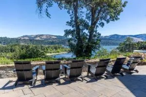 Cliffside Oasis home - Trout Lake