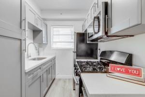 Private Ocean Dr Apt w2 Queen Beds, Steps 2 Beach