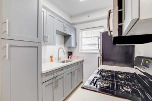 Steps 2 Beach, Prime Ocean Dr Condo w2 Queen Beds