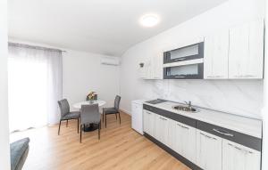 Gorgeous Apartment In Kastel Kambelovac