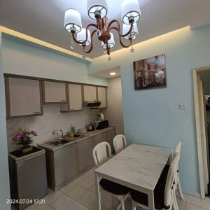 Studio Sejatistay Netflix at Mahkota