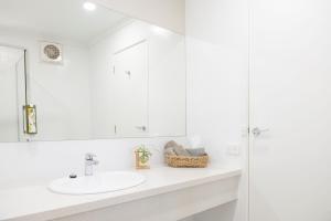 Central Deborah Motel