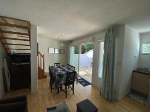 Maisons de vacances Longeville-sur-Mer - Pavillon 4 pers, a 850m de la plage, piscine commune - FR-1-336-108 : photos des chambres