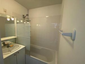 Maisons de vacances Longeville-sur-Mer - Pavillon 4 pers, a 850m de la plage, piscine commune - FR-1-336-108 : Maison de Vacances (4 Adultes)