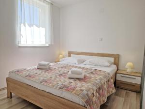 Apartments with parking space Baska, Krk - 18873