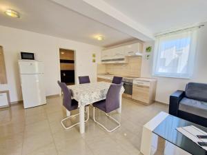 Apartments with parking space Baska, Krk - 18873