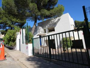 Casa con Jardín a 100m de la Playa de la Farella, Wifi y Garaje Privado - ES-228-175