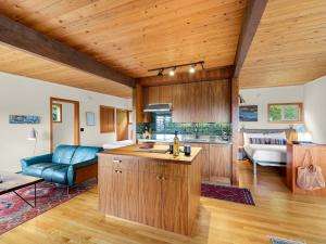 Manzanita Beach Ocean View Cabin Pet Friendly