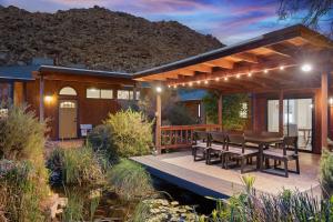 Moonbeam Mountain - Stylish Home withPrivate Boulders Hot Tub! home