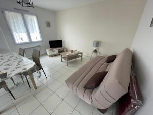 Maisons de vacances Maison de ville avec jardin, proche plage et commerces, parking prive - La Tranche-sur-Mer - FR-1-22-370 : photos des chambres