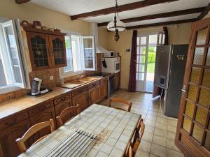 Maisons de vacances Maison Plain-Pied a Royan: 3 Chambres, Terrasse, Proche Plages, Calme sur Terrain de 500 m² - FR-1-71-106 : photos des chambres