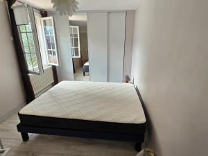 Maisons de vacances Maison Plain-Pied a Royan: 3 Chambres, Terrasse, Proche Plages, Calme sur Terrain de 500 m² - FR-1-71-106 : photos des chambres