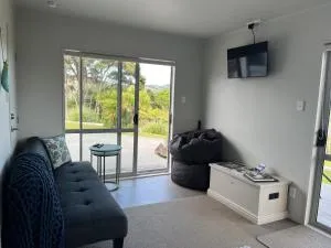 STAY WITH US RAGLAN - Studio - Raglan